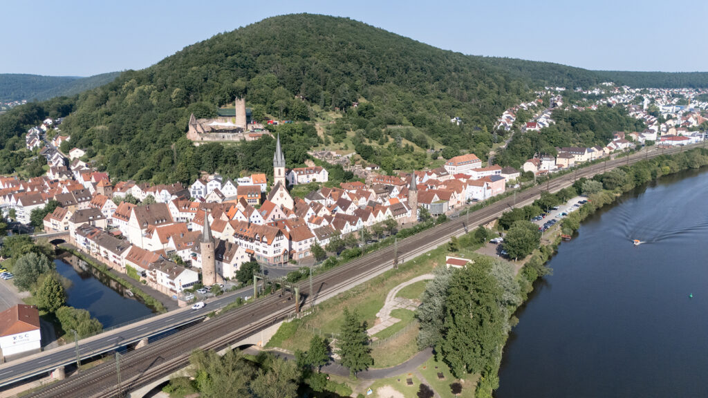 Quiet townscapes of Lower Franconia – Gemünden am Main seen from above, framed by the wooded hills of the Spessart and the Main river